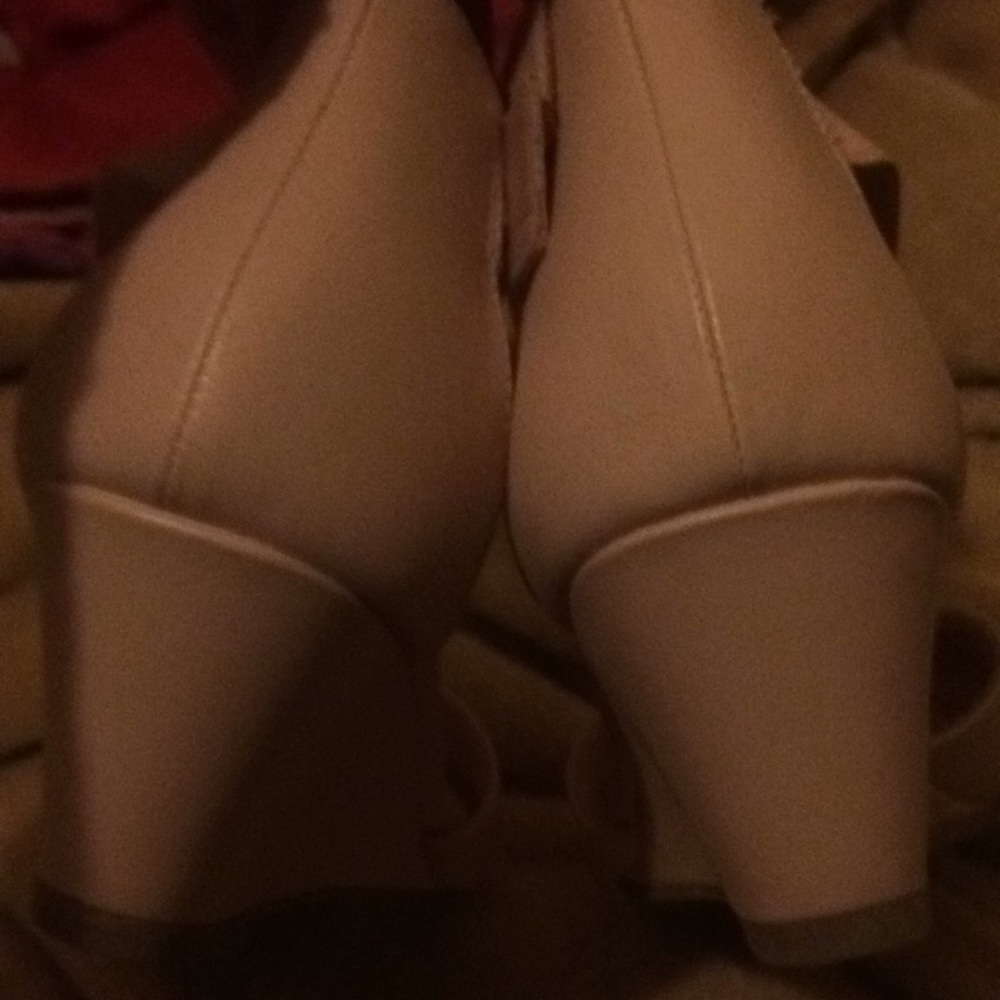 Shoes - Picture 4 of 4